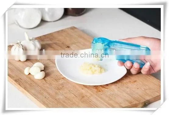 Fruit & Vegetable Tools plastic garlic press Peeler Garlic Crusher Twist Kitchen tool Helper Easy Used kh002