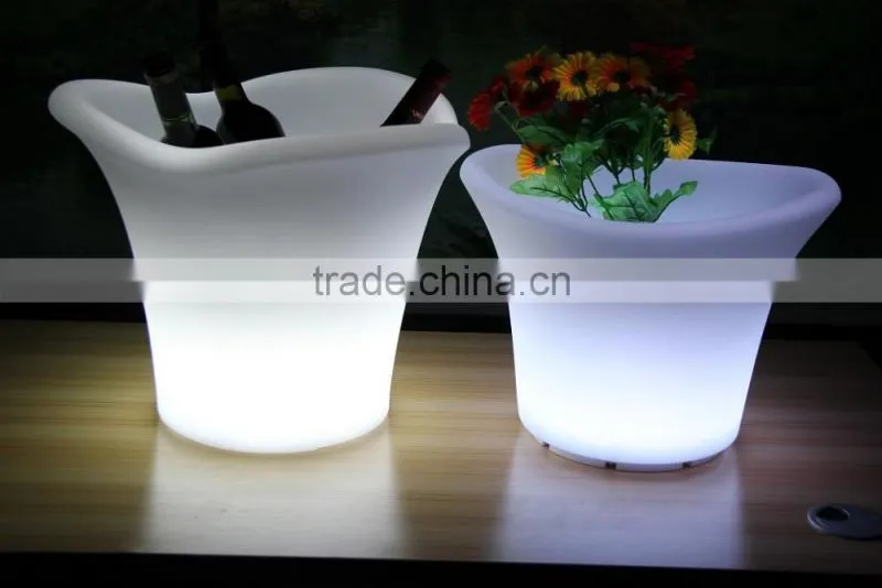 New fashionable design garden decor led plastic flower pots