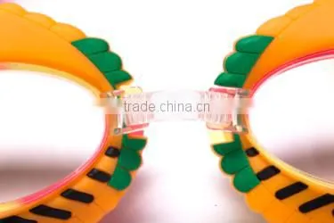 Durable long lasting adjustable silicone swimming goggle
