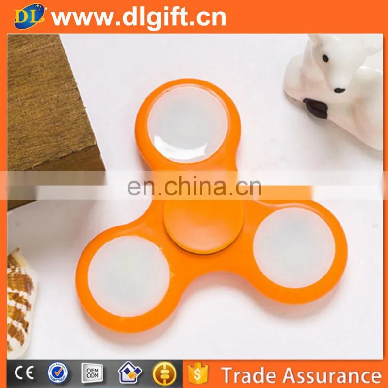 European Best selling adult toy plastic funny led hand solar light spinner