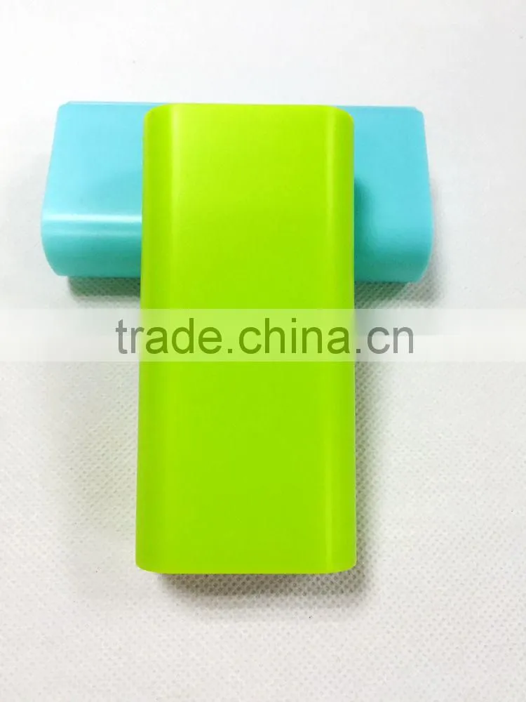 AK-03 5200mah Mobile Power Bank with LCD Digital Display and LED Flashlight for iPhone, iPad, Samsung, Nokia, HTC etc.