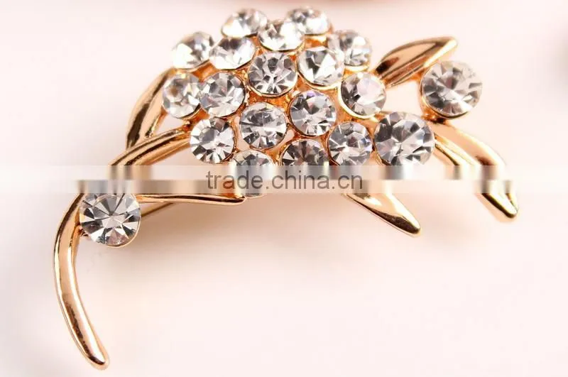 fashion crystal diamond brooches for wedding invitation