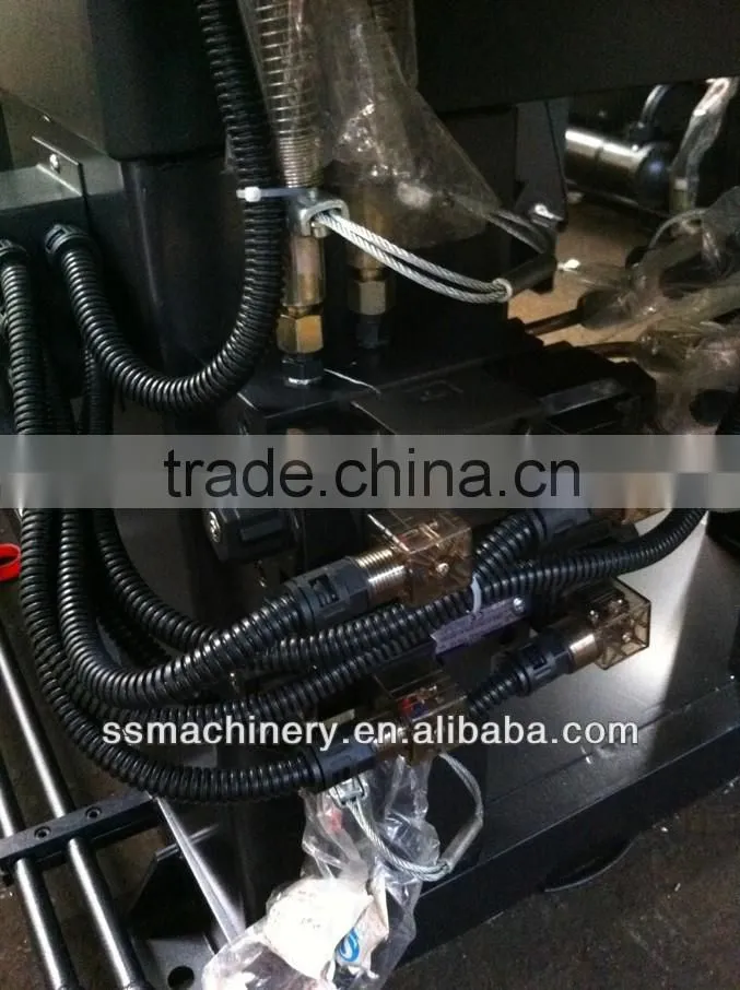 Small 50T injection moulding machine