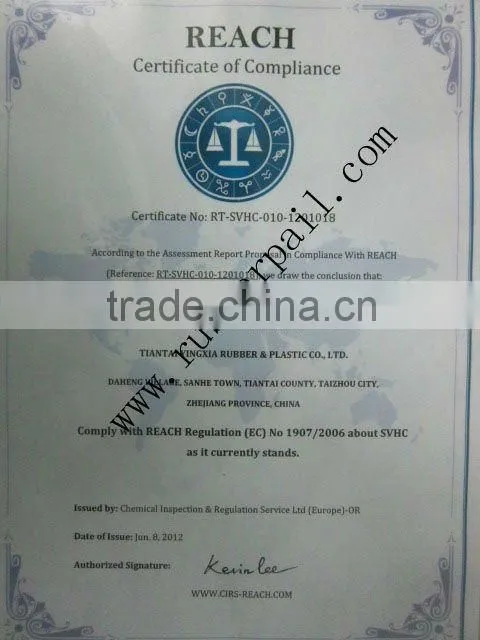 rubber buckets,feed containers,square groove for feeding,rubber horse feeding buckets
