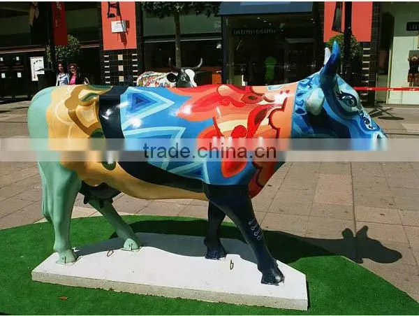 Fiberglass handmade standing cow for garden outdoor decoration