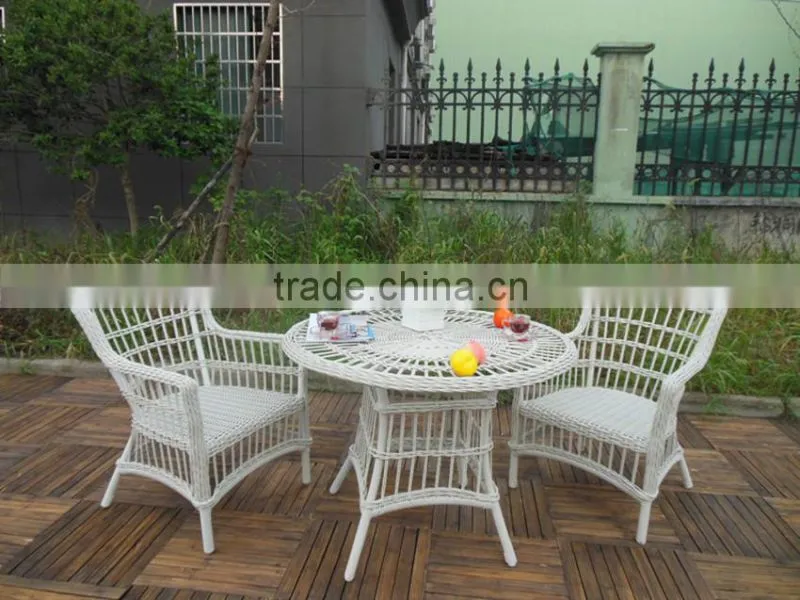 NEW DINING WHITE ROUND RATTAN TABLE