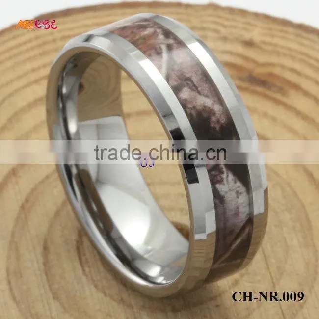 fashion jewelry titanium ring inside koa wood and sea shell