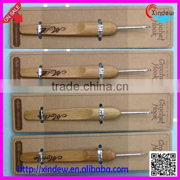Plastic handle aluminum crochet hook