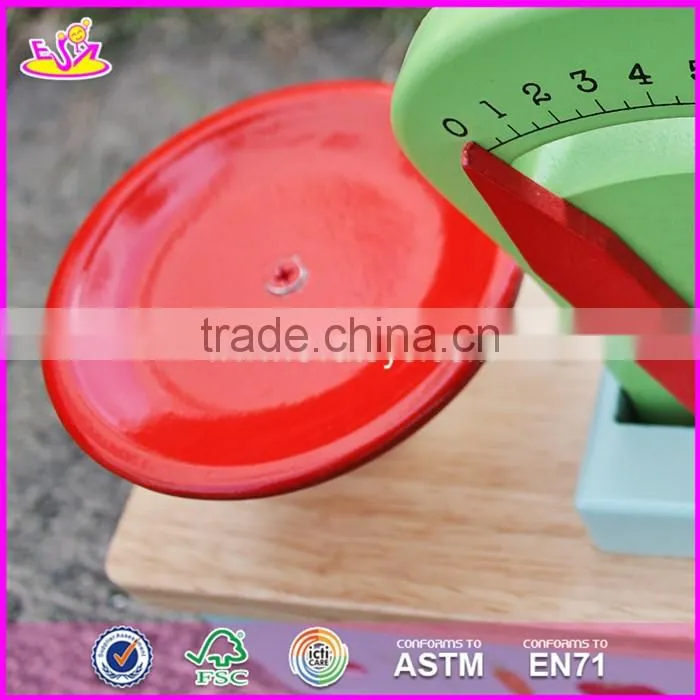2016 New design children pretend play funny wooden scales toy W10D148