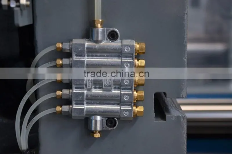 130Ton Precise Plastic Injection Molding Machine