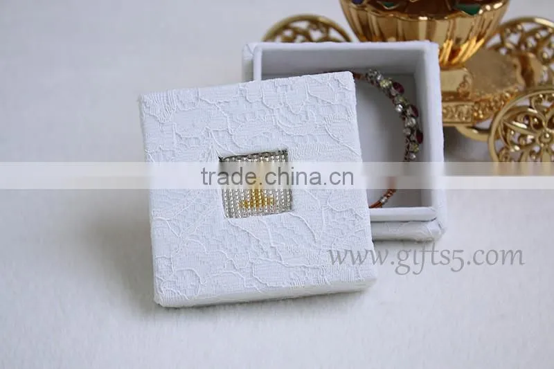 Personalizedwedding jewelry boxes with beaded name plate of I
