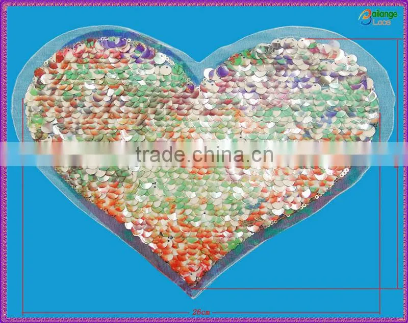 Pop top 2015 China wholesale hot Heart embroidery patch for clothes