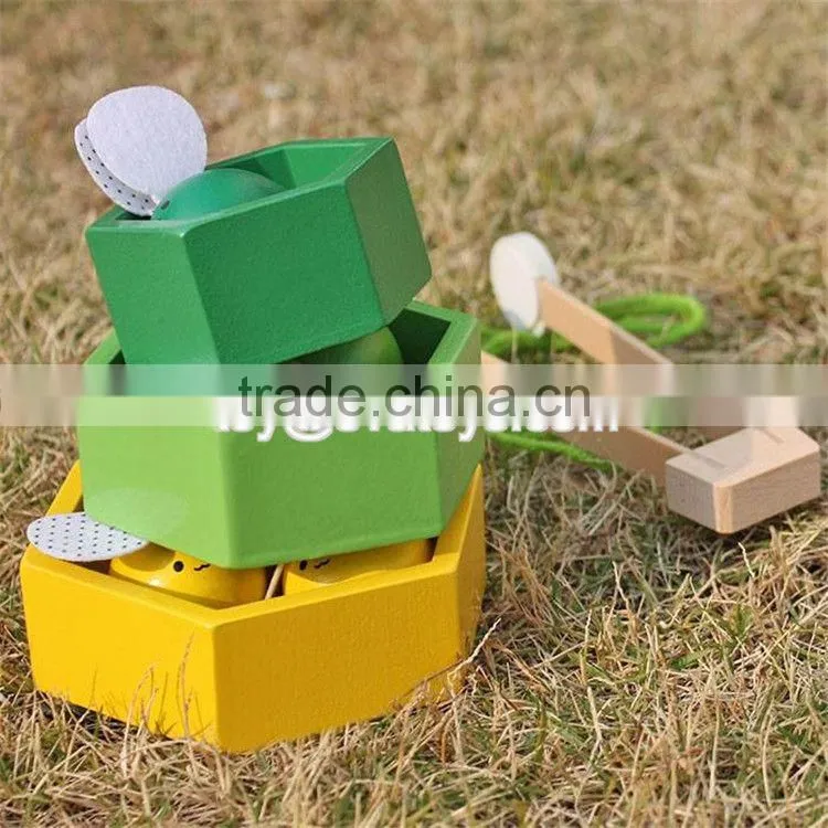 New design kids funny wooden bee toys custom children wooden cartoon bee toys W01B039