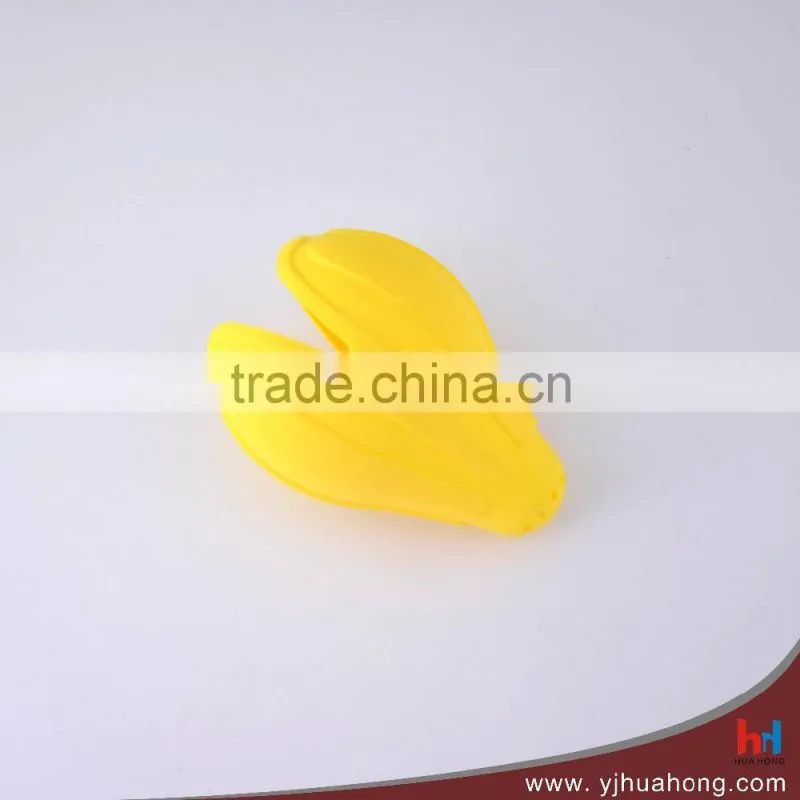 Popular food grade manual silicon fruit juicer squeezer