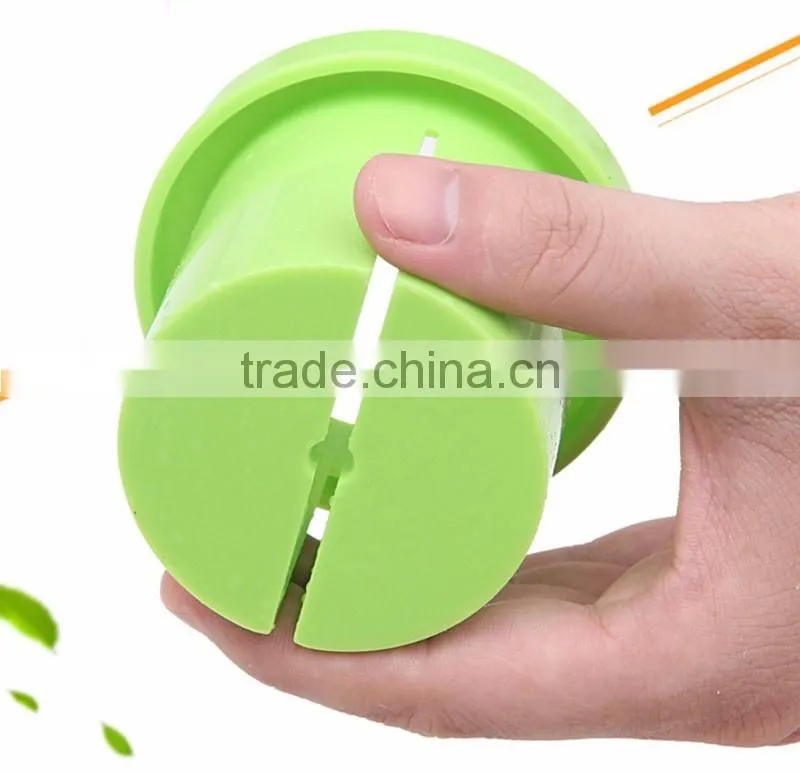 2017 New arrival kitchen tools manual dry fruit nut grinder