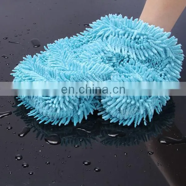 Folding umbrella cover sheath with water-absorbing gloves