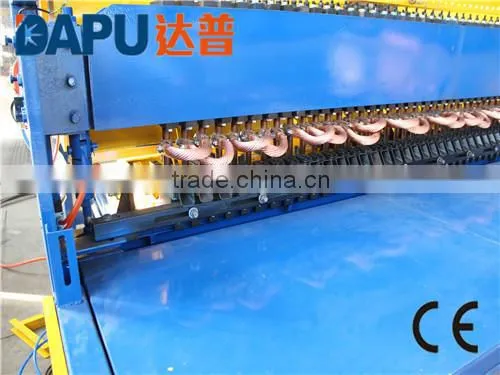Manual feeding mesh welding machine