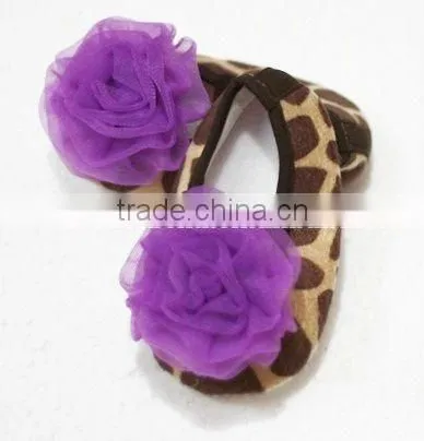 Baby Giraffe Crib Shoes with Dark Purple Rosettes