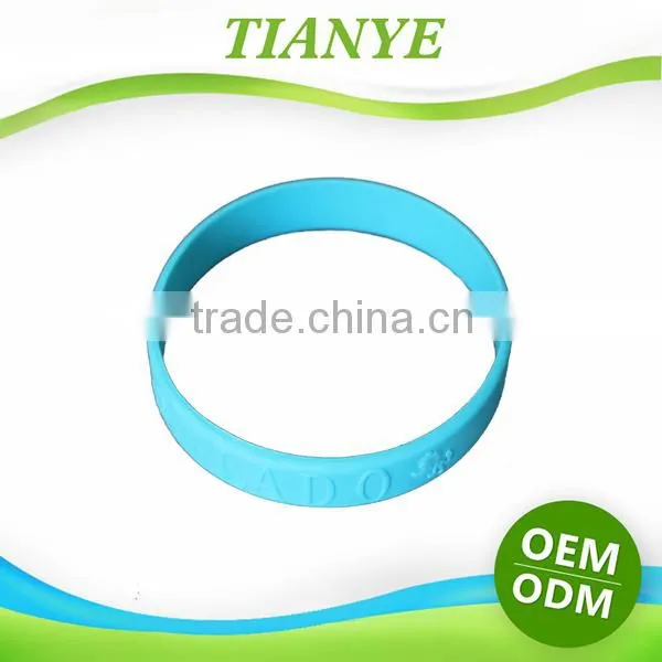Customized cheap pretty design wristband silicon bracelet