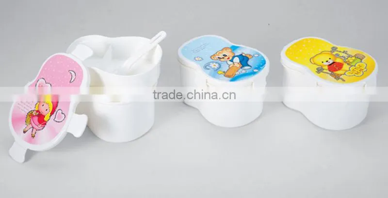 The handle set plastic lunch box for kids