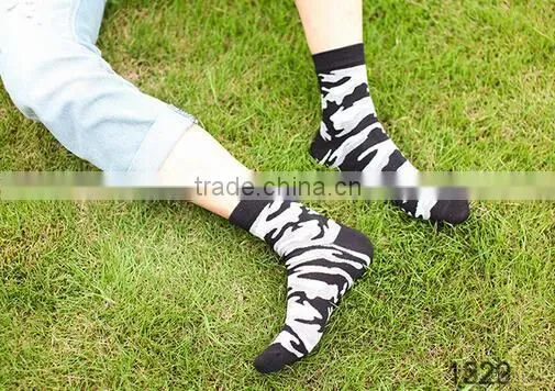cheap young man fashion camo design socks
