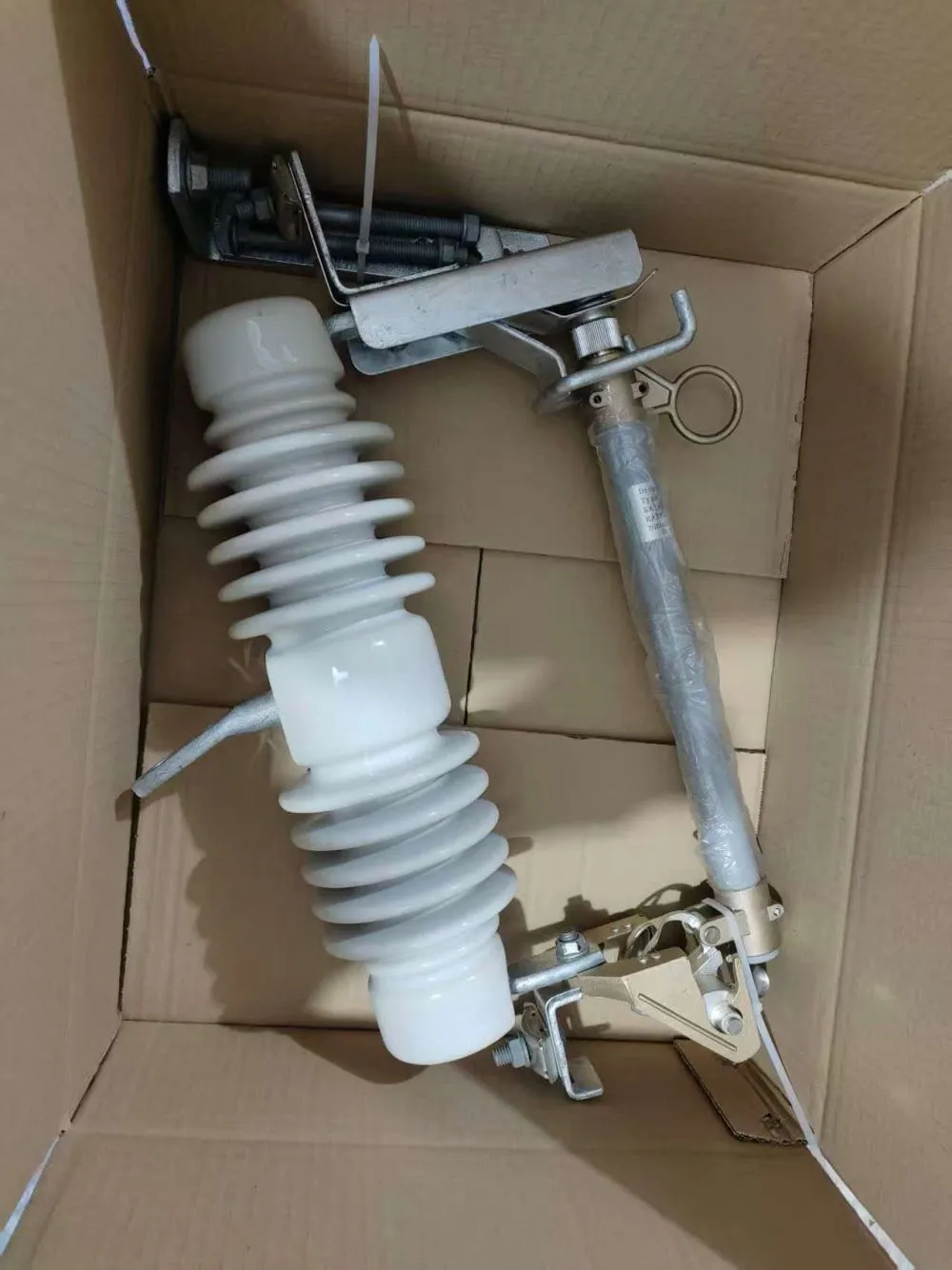 Drop-Out Fuse & Pole Line Fittings: Vollständige Anleitung für die Zuverlässigkeit der Freileitungselektrizitätsverteilung