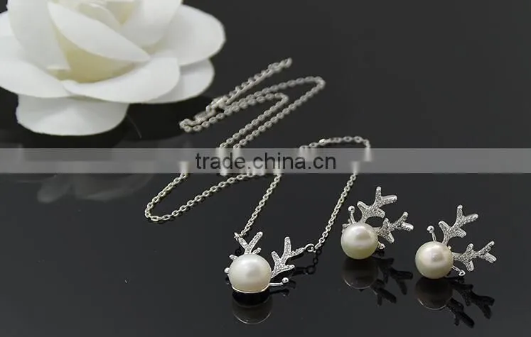 The new spring of 2015 Personalized Jewelry Three-dimensional Diamante Antlers Necklace