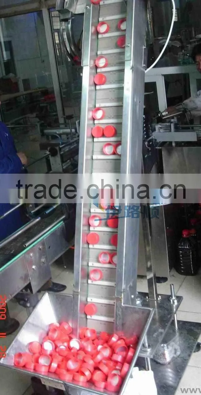 CE approved conveyor belt cap feeding machine
