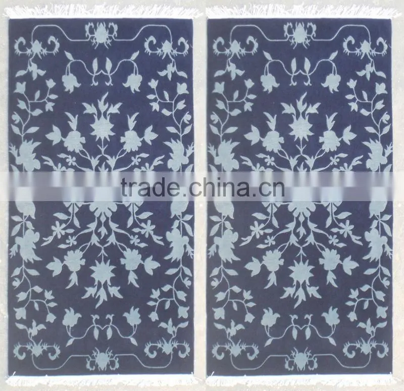 Black / white woollen rugs