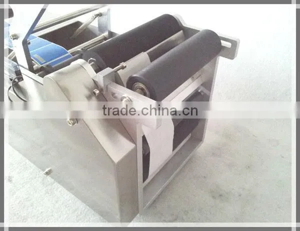 New design Semi-Automatic round bottle labeling machine