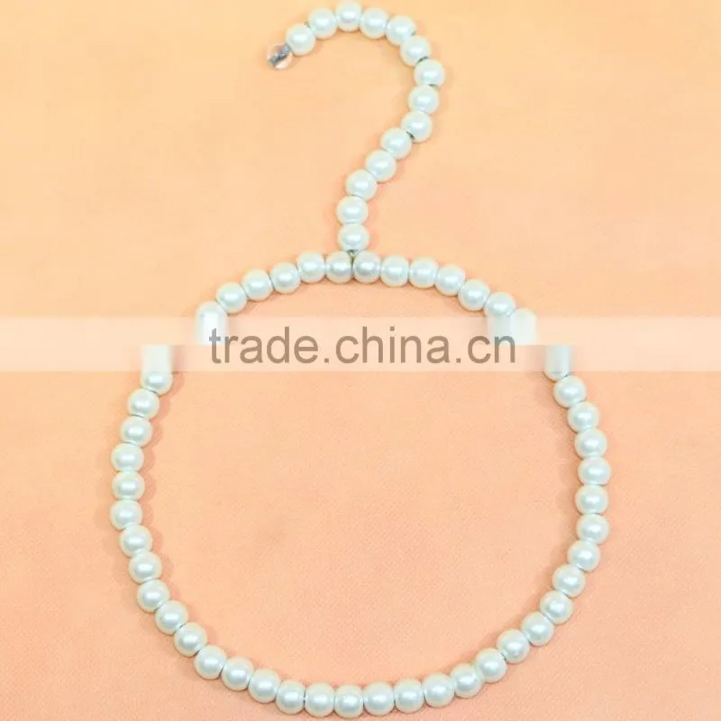 Durable cute fashion round pearl hanger