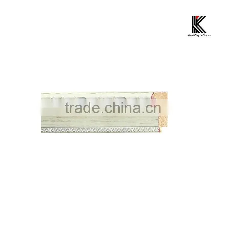 White photo frame moulding