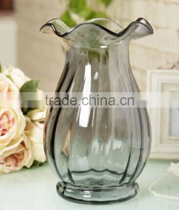 Glass flower vase for flower arrangement