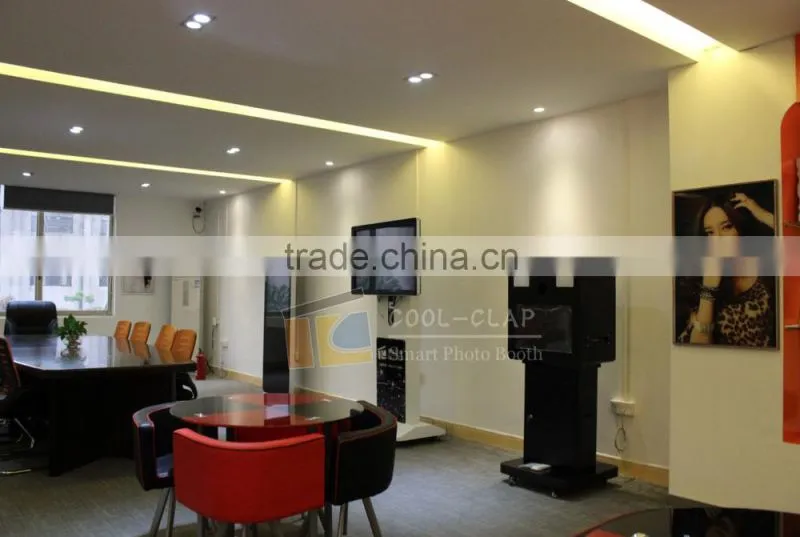 Cool Clap Touch Screen Digital Photo Booth For Sale