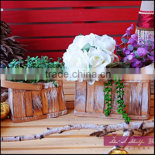 grey wash woodchip basket with rope handle