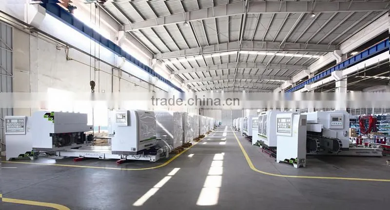 Heavy duty 4 sided moulder/planer with automatic control