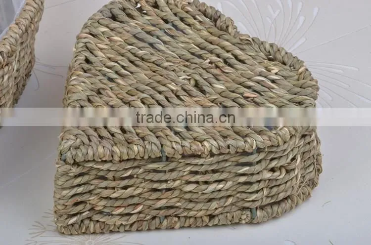 Decoration shallow mouth design straw woven heart shaped flower pot