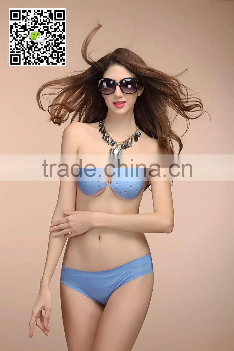 perforated v bra model image