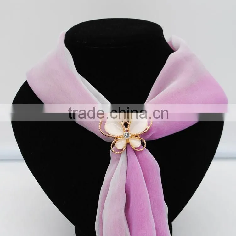 High Quality New Women's Elegant Alloy Shawl Buckle Gold Butterfly Silk Scarf Ring Clip