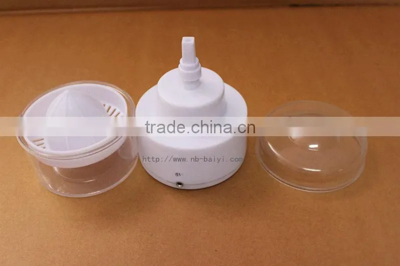 Battery operated citrus juicer