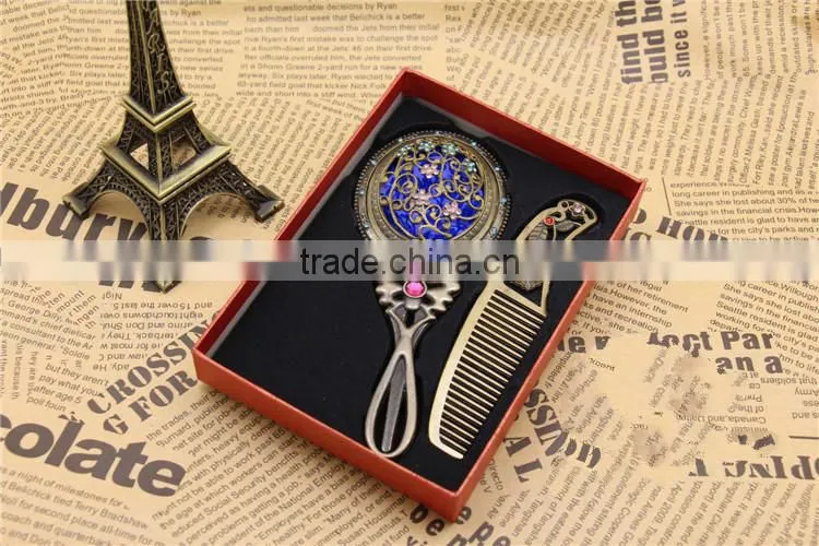 Retro Rhinestone Ladies Makeup Compact Pock Hand Held Mirror Hair Comb Set