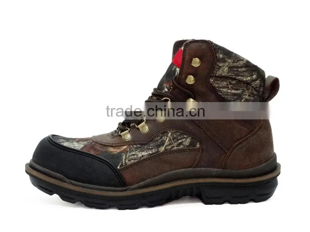 Durable canvas camouflage upper with 3M Thinsulate insulation mens hiking boots