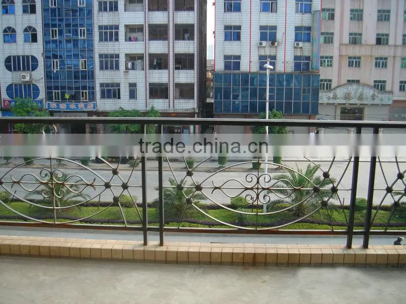 2012 Top-selling handmade classical corrugated steel fence
