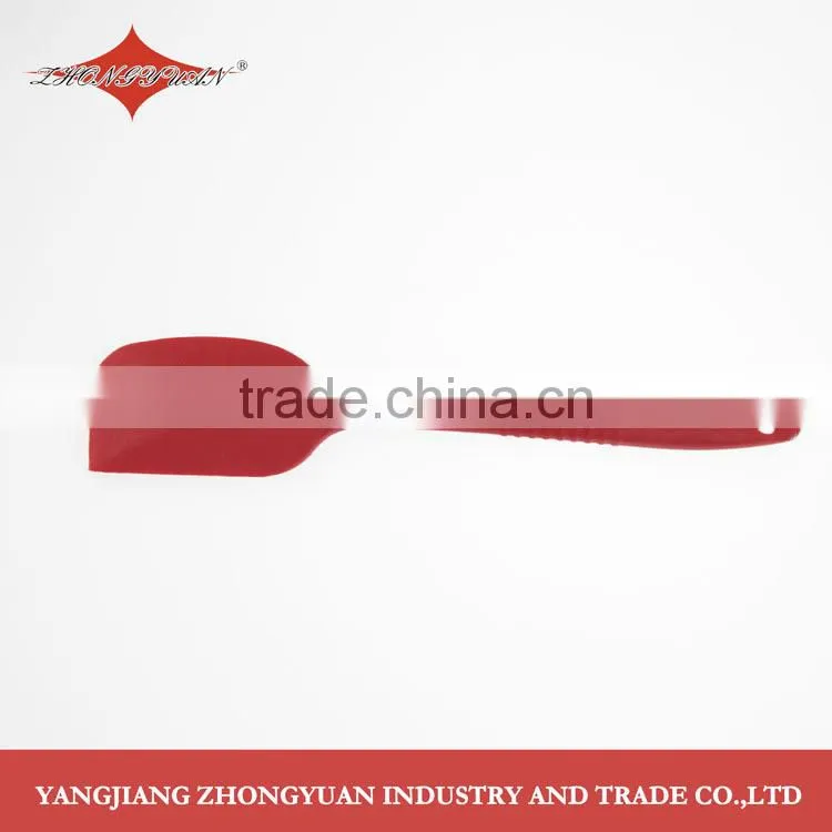Hot selling midlle size silicone scraper with good handle