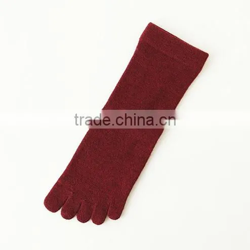 China Socks Manufacturer Custom OEM Design Woman Comfortable Cotton Sox Plain Cable Knit Five Toes Pilates Yoga Sock