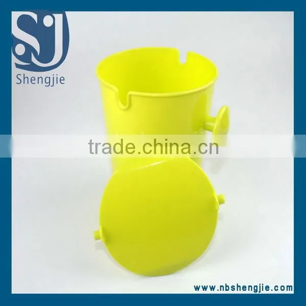 Trade Assurance Mini Car Vehicle Trash Garbage Rubbish Bin Can Dust Box With Holder Hook/Plasitc Car Mini Trash Can