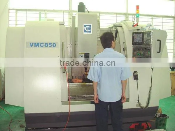 vertical injection molding machine