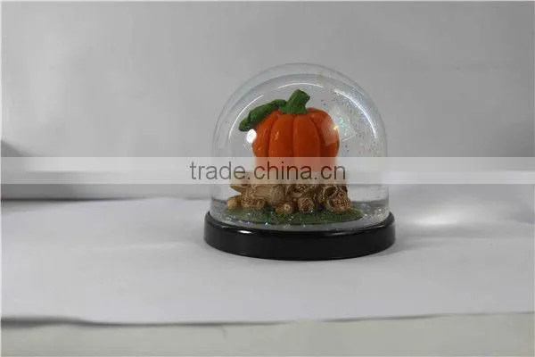 Plastic material halloween pumpkin snow globe