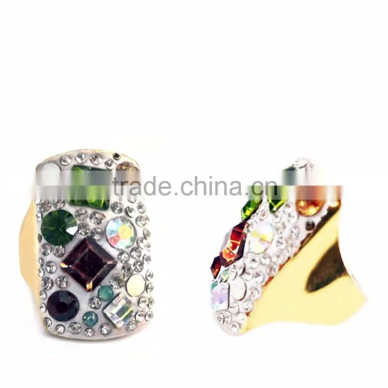 beautiful impressive ring with brightly coloured fashion coloured stones ring