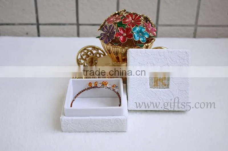 Custom made Luxury wedding jewelry packaging box with beaded name plate of R